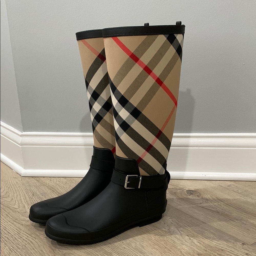Burberry Women's Black and Tan Plaid Rain Boots